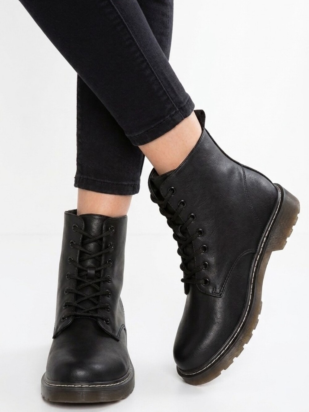 NWOT Classic Black Lace-Up Combat Boots for Women Sz9